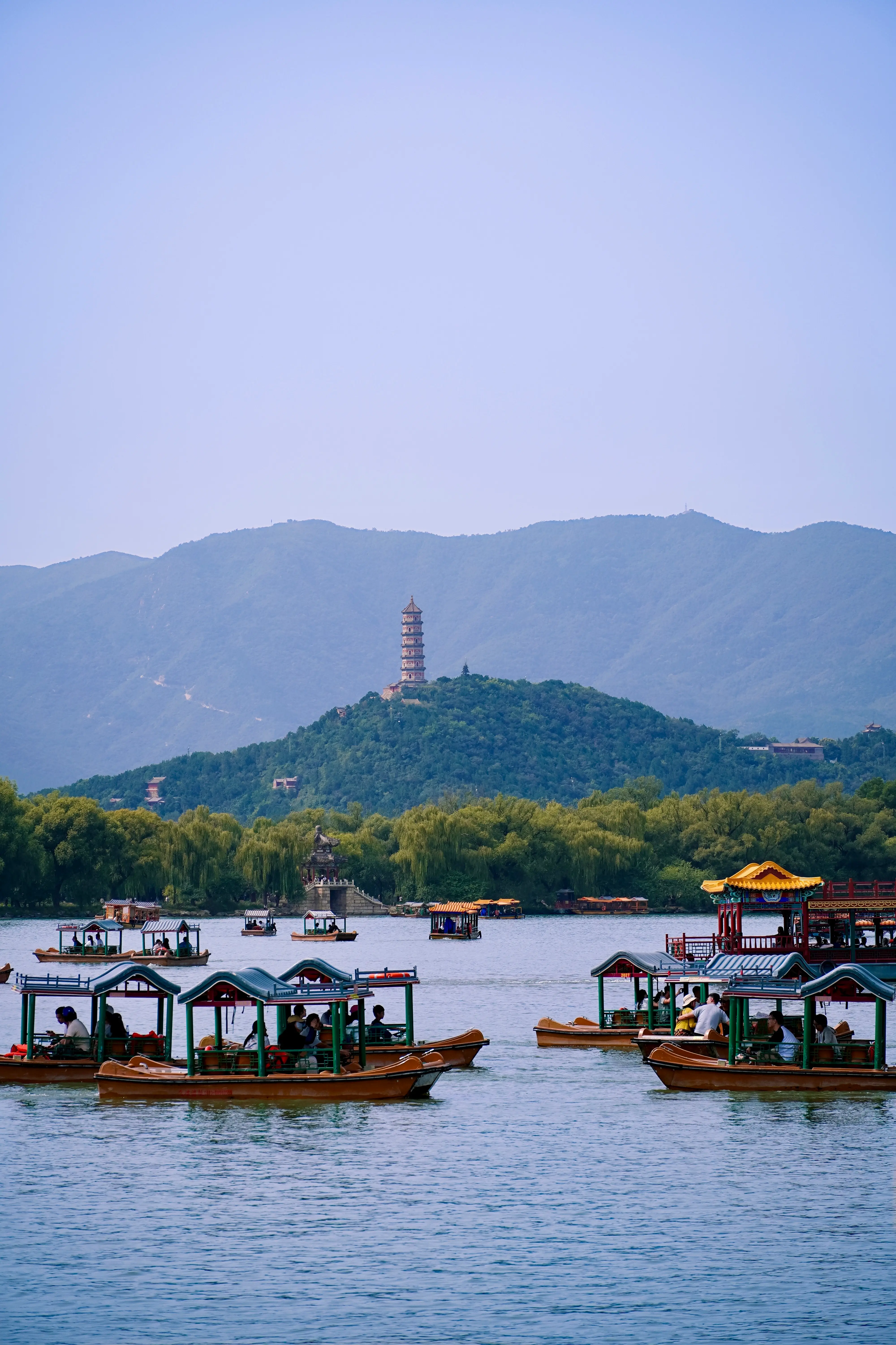 BEIJING Encounter: BEIJING · MEET THE SOUL OF CHINA  Three Days. Three Perspectives. One Beijing