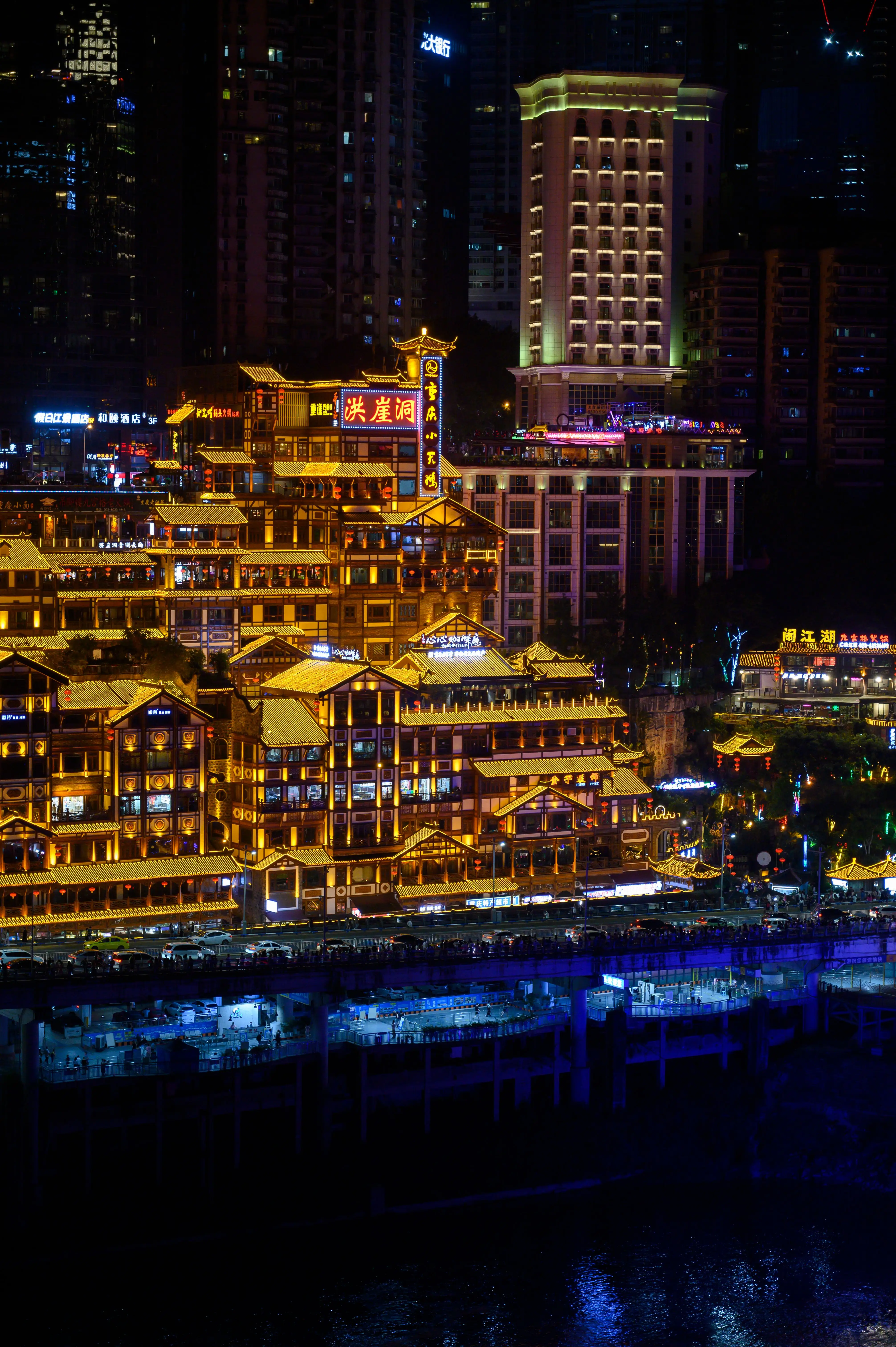 CHONGQING · MEET THE MOUNTAIN CITY: 4 days to discover a city built between mountains, rivers, stories, and light.